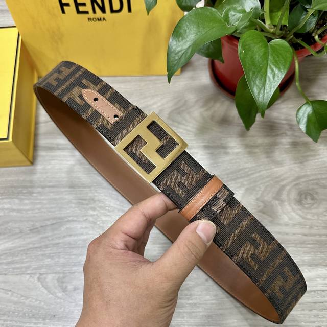 特P190 Fendl（芬迪）专柜同款 宽3.8Cm 原版定制布料 Ff图案布料材质 棕色皮革内衬 单钉镀钯金属配件 时尚潮流 经典系列