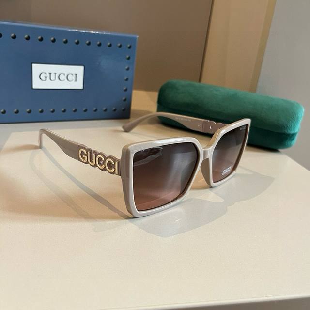 100￥ gucci古奇防晒太阳镜，时尚欧美风遮掩镜，超显脸小
