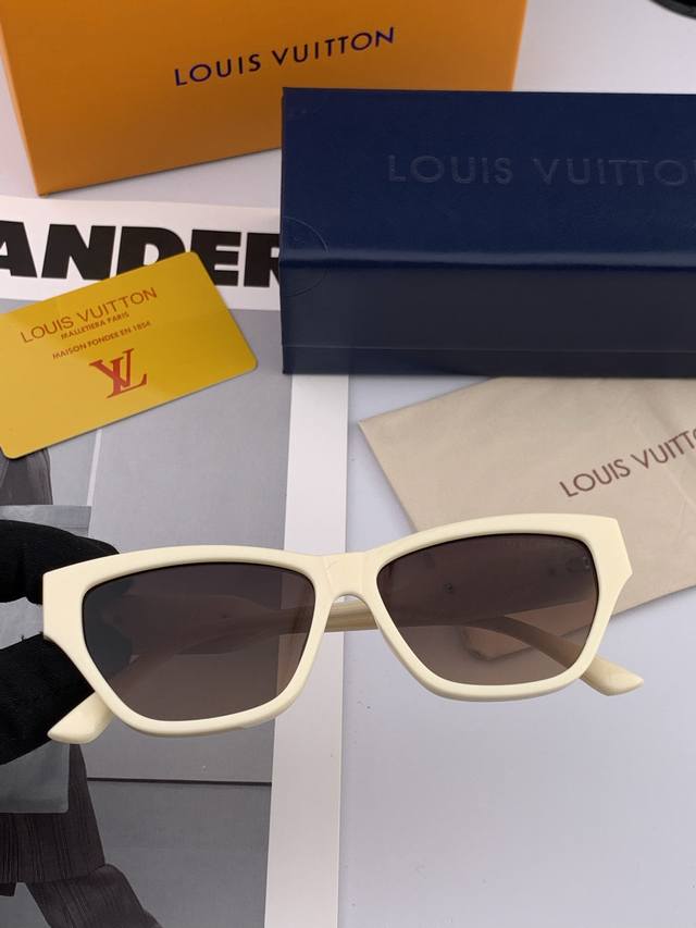 p80 Lv 2025年开春新款 潮流爆款 时尚方框太阳镜 高品质 佩戴舒适 网红潮款墨镜 型号L6220