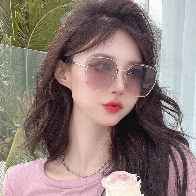 p90【Chanel】香奈儿 新款尼龙偏光太眼镜，无框钻石 切边更有质感，大气女人范儿，大脸小脸都好看 ！型号：Ch2201
