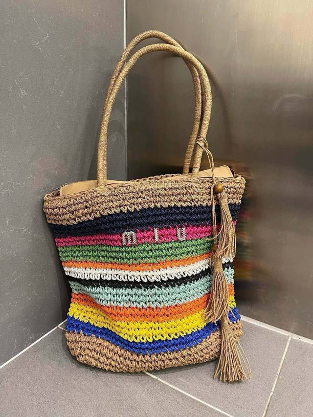 140￥ miumiu缪缪草编包 纯手工草包，夏日风情草编包，沙滩风情，