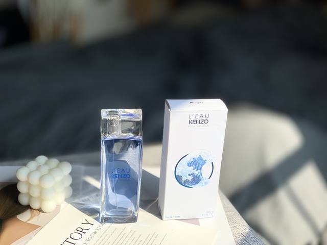 高端品质 越南香水 Kenzo 高田贤三凯卓 新版风之恋男士淡香水 100Ml 香调：清绿海洋香调 前调：柠檬 中调：莲叶、水薄荷 尾调：绿胡椒、白麝香。 凯卓
