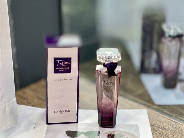 高端品质 Lancome 兰蔻珍爱午夜玫瑰女士香水75Ml 前调:覆盆子，蓝莓 中调:，玫瑰，茉莉，粉胡椒 后调:雪松，香草，麝香