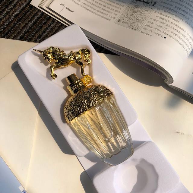 高端品质 最近真的火的不行的Anna Sui安娜苏的Fantasia独角兽香水 可以说是今年香水界的颜值担当了，小红书以及国外的平台都是超高议论话题！非常推荐送