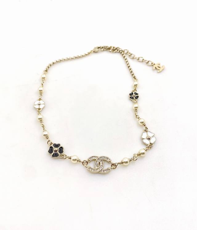Chanel 最新款黑白花朵项链 一致Zp黄铜材质
