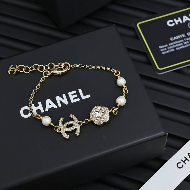 Chanel25批满钻四叶草双C手链 满满灵动感 甜美~佩戴率高 这一季很少女~活力俏皮可日常可正式