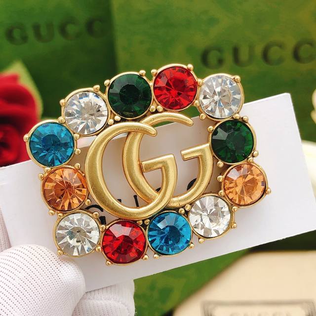 编号Gxz0023 Gucc*最新款彩钻胸针 一致Zp黄铜材质