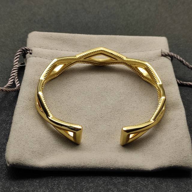 上新 David Yurman 金色13Mm两排袖扣手镯，建议适合佩戴的手围16-20Cm