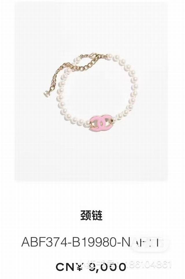Chanel 25早春珐琅双C珍珠颈链 Vintage复古风格设计 浅金色搭配珐琅经典双C 高级又时髦日常款式 奢华大气时髦感 美炸啦#
