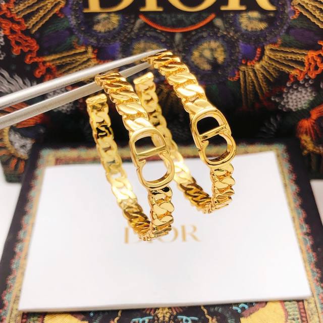 Dio*最新款圆形月亮耳环 一致Zp黄铜材质