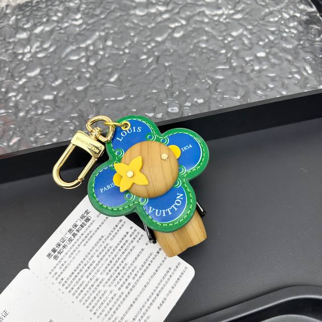 不配盒子 24款夏季新款时尚现货本 中古 限定娃娃 包包挂件 三色现货 欢迎新老客户定购 挂件可自行装香片