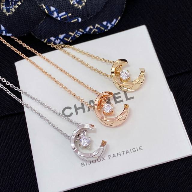 精工版本 Chanel Coco Crush 水冰月新款项链 Chanel Coco Crush 新款香奈儿项链，Jennie同款，正面造型是月亮包围着星星，字