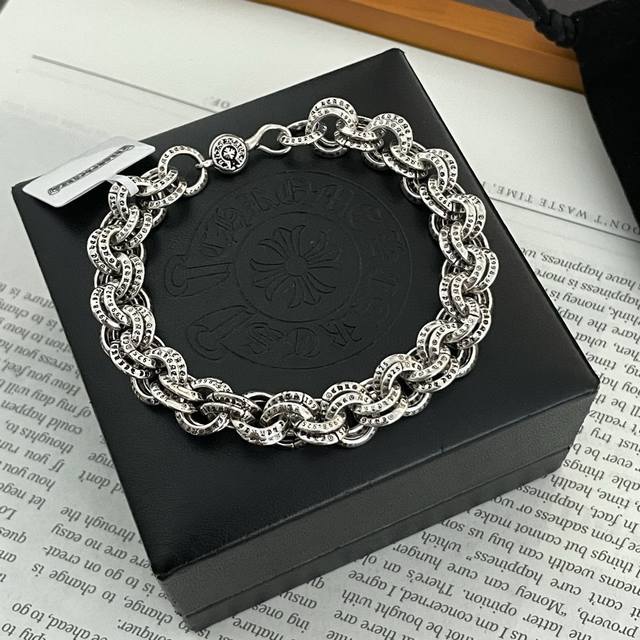 新款 专柜品质 Chrome Hearts克罗心 经典复古字母圈手链 凹凸造型不同的花纹设计风格呈现出与众不同 十字架童军花是克罗心的标志 所以更经久不衰 正品