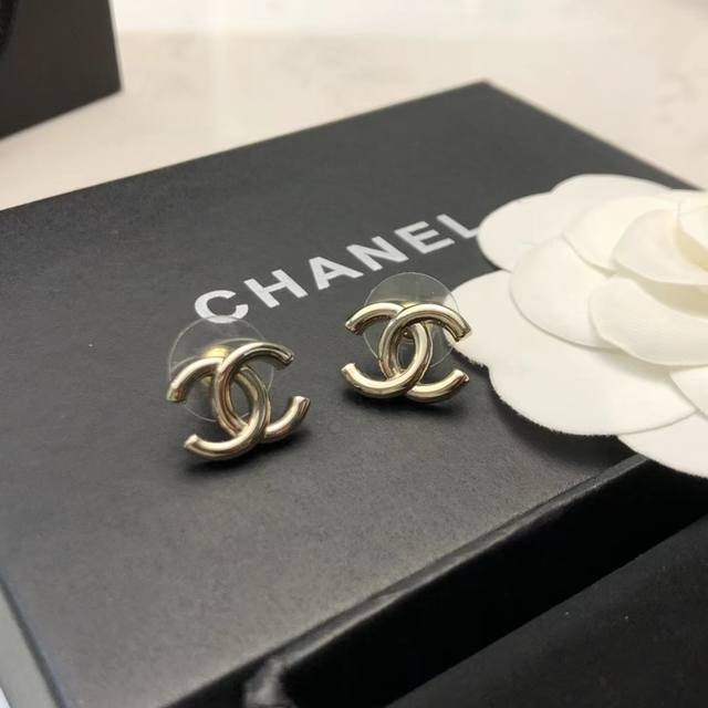 新款Chanel 香奈儿 新品 专柜同步上新耳钉 经典双C搭配 原版一致黄铜材质搭配