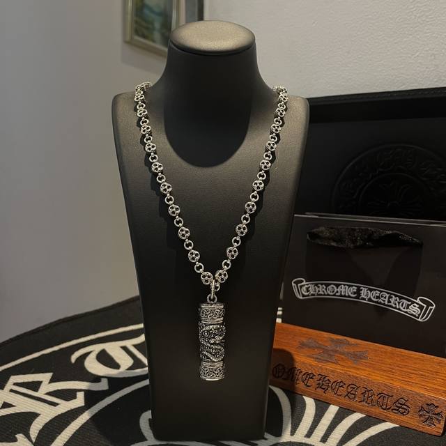 新款 专柜品质 Chrome Hearts克罗心花球项链 龙柱吊坠 凹凸造型不同的花纹设计风格 呈现出与众不同 十字架 童军花是克罗心的志 所以更经久不衰 正品