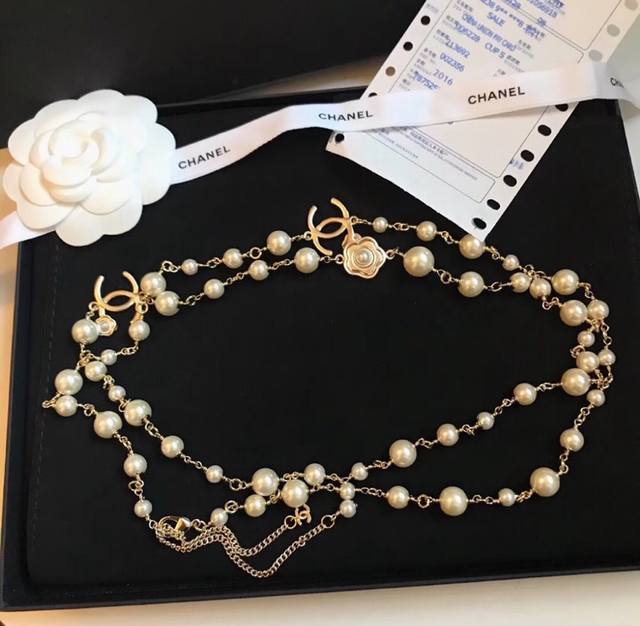 进出专柜无压力 Chanel 小香 花朵毛衣链 长链，可以双层佩戴正品购入打版的，质感也是没谁了，Chanel珍珠发烧友不要错过，市场玲琅满目，真正的好货真的太