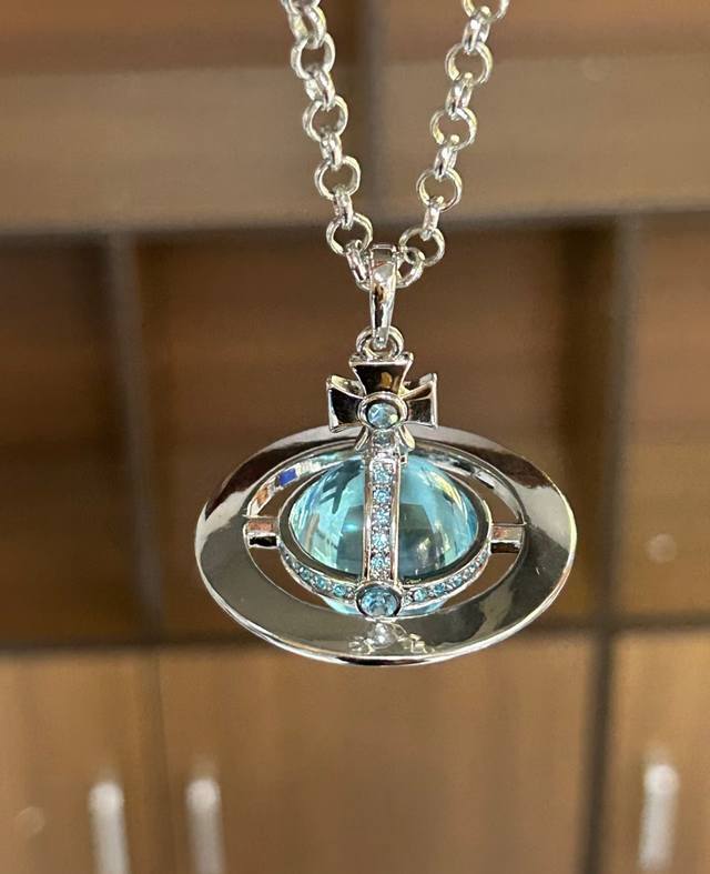 经典大号球水晶土星项链 水晶项链Vivienne Westwood西太后土星项链！英国时装设计师，时装的朋克之母！时尚潮流风格，品质强大，超美的设计！简约大气刺