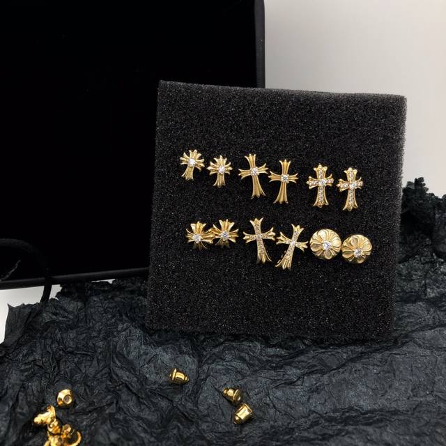 克罗心耳钉 金色到货 价格P美丽