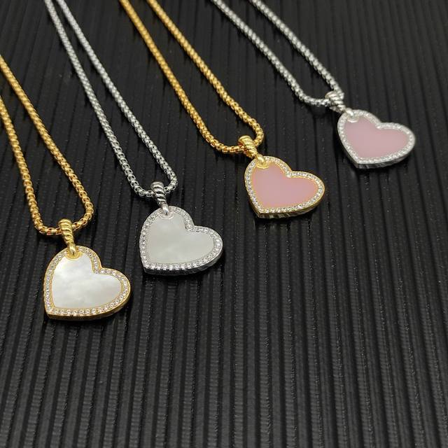 新款 David Yurman 爱心白贝母项链。爱心粉色蛋白石项链，有金色 银色链条粗2Mm，长度45+5Cm延迟链