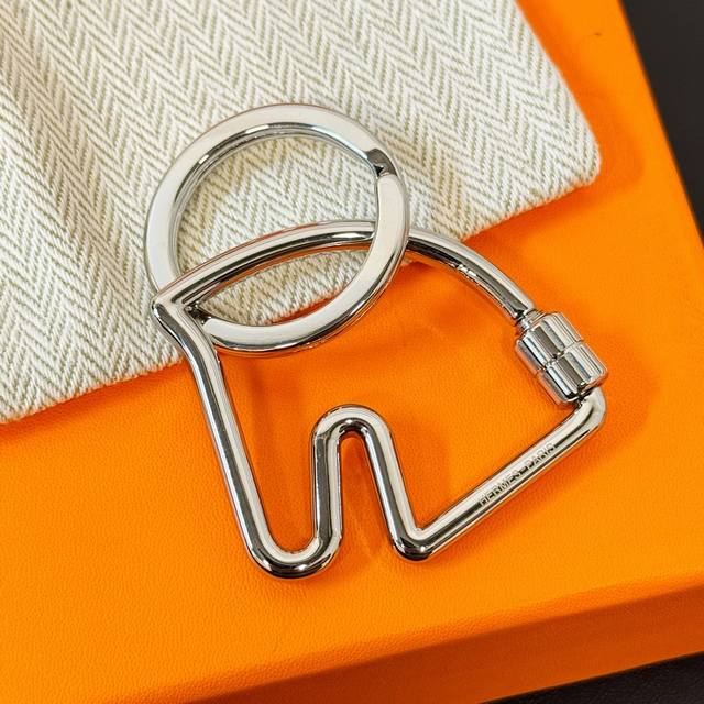 新品现货不配盒子 Hermes 爱马仕 Cheval马头钥匙扣 挂件 车钥匙扣 不锈钢金属钥匙扣 巧用爱马仕钥匙扣，让手中的包包，变得独特起来吧