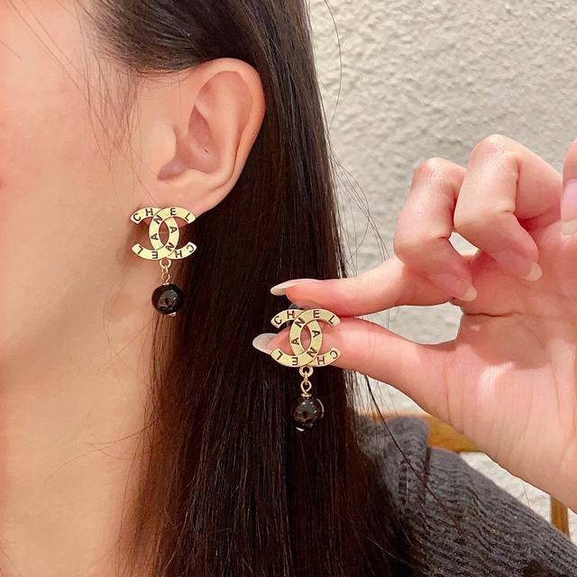 香奈儿字母双C耳环