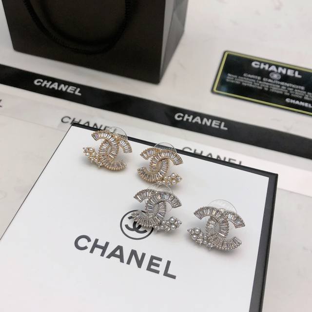 批 Chanel香奈儿 耳钉 热销款 市面最高版本！专柜1:1款式开模 专柜原版同黄铜材质小香经典Logo香奈儿耳钉女神必备 超级显脸瘦