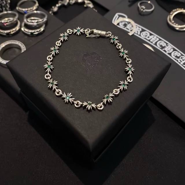 新款 专柜品质 Chrome Hearts克罗心 经典复古十字架手链 凹凸造型不同的花纹设计风格 呈现出与众不同 十字架 童军花是克罗心的志 所以更经久不衰 正