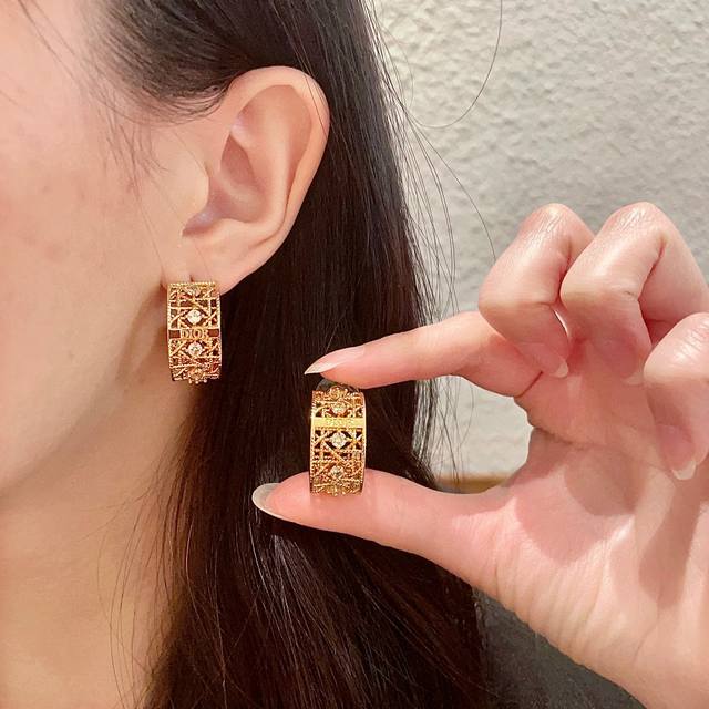 Dior 迪奥 中古 耳环 专柜一致上新 精选原版一致 黄铜材质 甜美气质高
