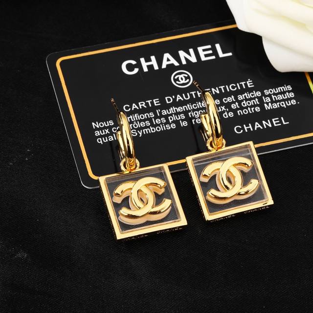 小香 Chanel 新品耳环 代购级别 一比一品质 香奈鹅 系列 经典Cc Logo 风格高级百搭 高级感爆棚 现货