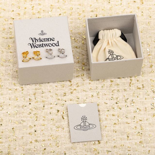 208086 我们出品 宝宝，什么是快乐星球！来，这就是快乐星球 Viviennewestwood 宝宝，什么是快乐星球，来，这就是快乐星球！重磅推荐，绝美土星