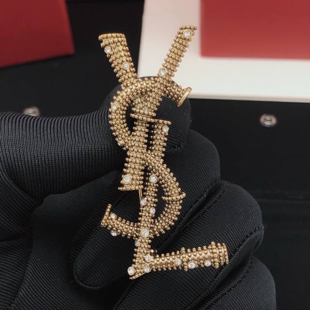 编号Yxz0038 Yvessaintlauren*最新款麻花胸针 一致Zp黄铜材质