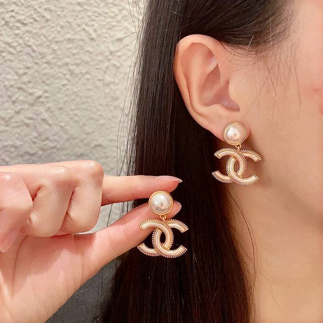 Chanel香奈儿 中古 耳钉小香家的款式真心无需多介绍每一款都超好看，精致大方，非常显气质