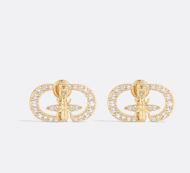 Dior25金色满钻Cd字母叠加小蜜蜂耳钉 满钻 Cd叠加小蜜蜂挂件搭配大颗珍珠设计时髦又有设计感 一对耳环解锁多种佩戴方式 日常通勤 Or出席重要场合都很显气