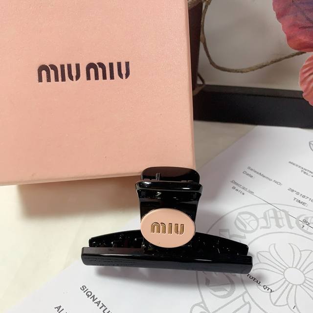 Miumiu缪缪 Miumiu发夹 时尚 Logo中号 马尾夹 气质百搭 日常精致小单品 小仙女必入单品 宝藏款 闭眼入推荐款 单个