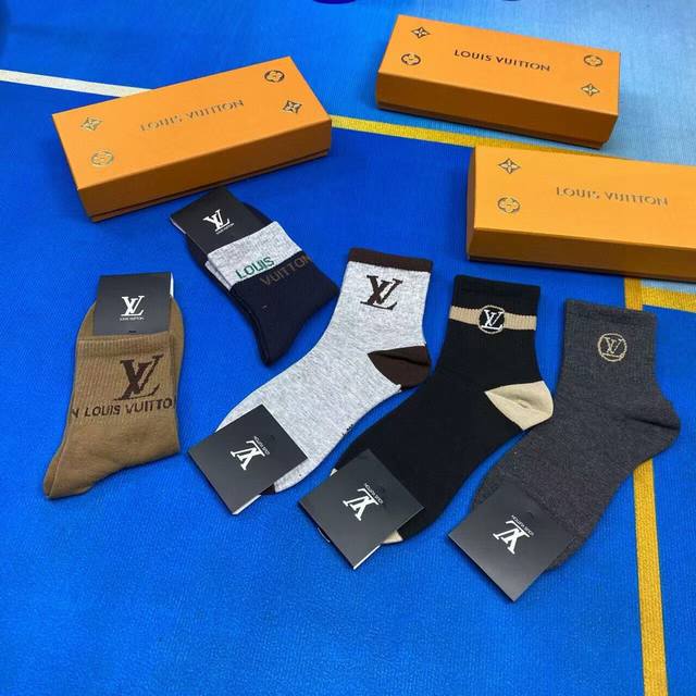 特 Louis Vuitton 路易威登驴家新品男款袜子 一盒五双 驴家经典Logo，纯棉材质制造，透气舒适，超级Nice超火爆小单品，大牌出街，潮人必备超好搭