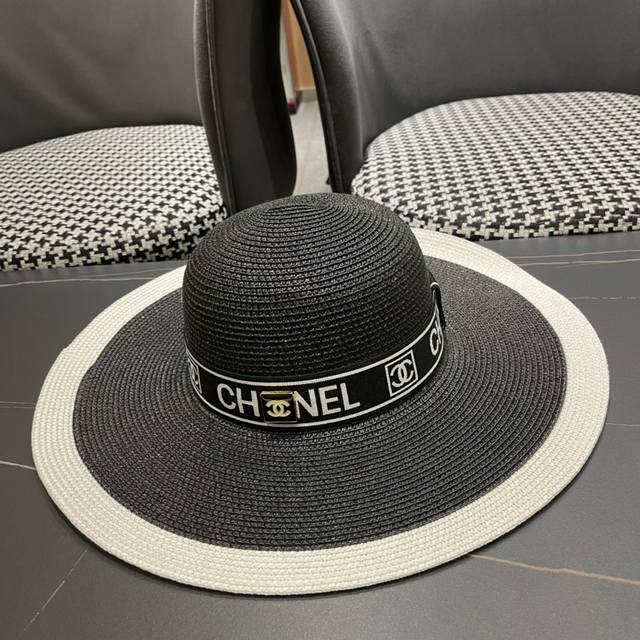 Chanel香奈儿 的新款草帽沙滩风，简约大方，新款帽型超美腻，新品上架