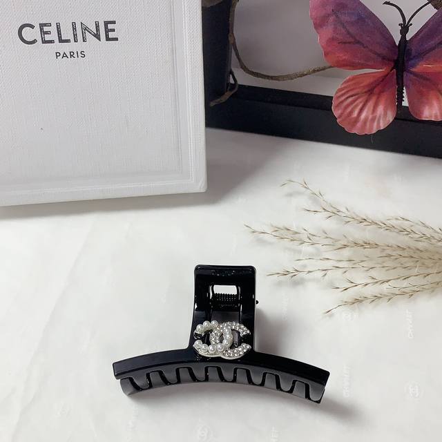 Chanel小香 Chanel抓夹 新款满钻中号 抓夹 气质百搭 日常精致小单品 小仙女必入单品 宝藏款 闭眼入推荐款 单个