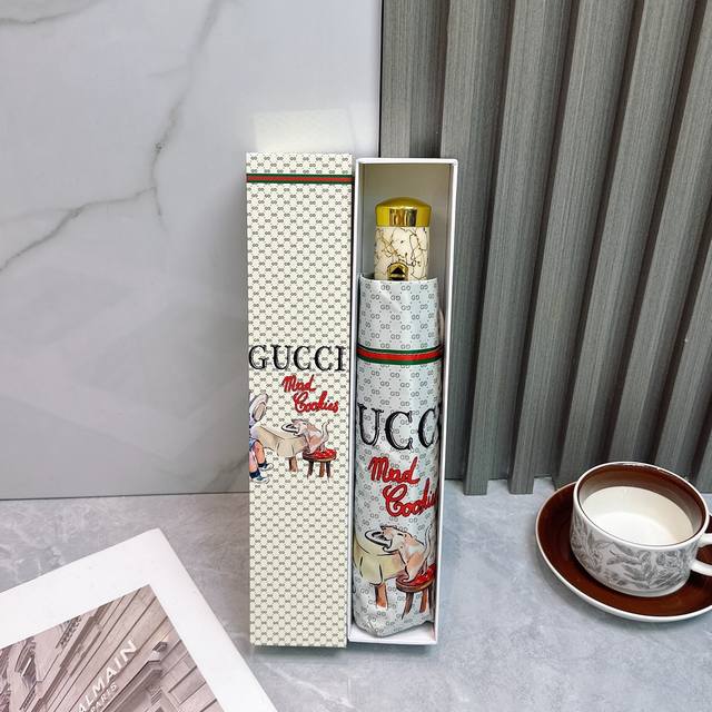 古驰Gucci 夏季新款 全自动折叠晴雨伞 黑色涂层防晒有效阻隔紫外线99%，Upf 50 所以能起到伞下体感降温的效果！ 有效隔热，高效防晒 一把搞定，超轻全