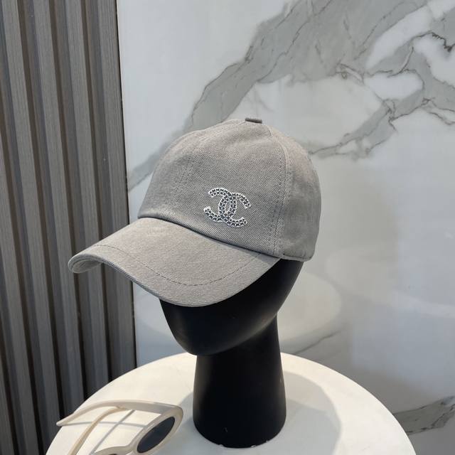 Chanel 香奈儿 专柜新款原单洗水牛仔棒球帽，1:1开模订制，立体Logo精致无暇！原厂品质，独家实物拍摄。