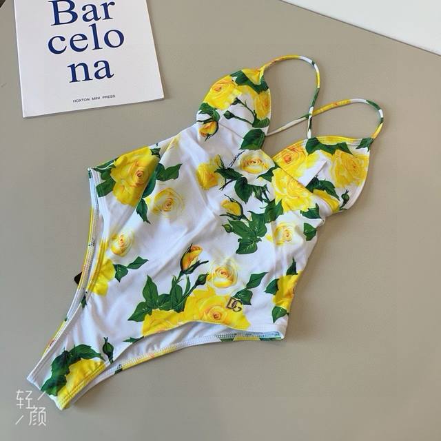 特 P Dg新款高弹力健身瑜伽服运动套装~塑腰小背心 带胸垫 +修身提臀显瘦打底裤脚 码数：Sm L X L