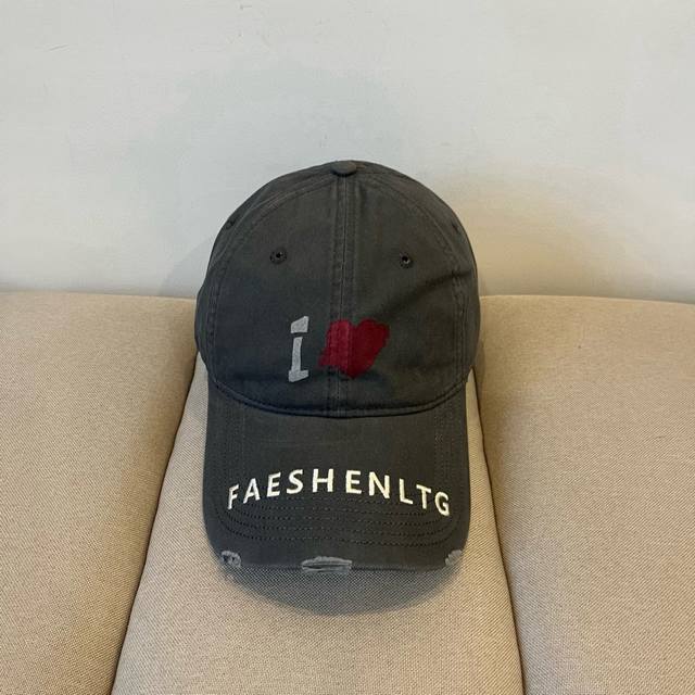 潮牌官网新品，棒球帽，原单品质火爆来袭 工艺非常精美 高档大气上档次！低调奢华，方便携带！跑量！