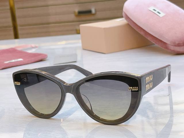 Miu Mi* 缪缪新款太阳镜，Model:Mu 08Ks，Size：62口16-145