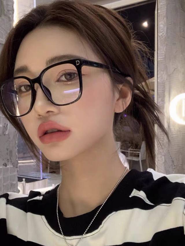 Dior迪奥 2025新款 素颜黑框眼镜女Ins韩版D字显脸小灰色防蓝光平光镜变色近视眼镜男女通用