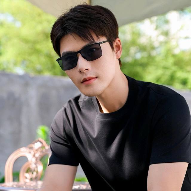 Gucci 2025新款男女情侣款太阳镜多边形墨镜Ip电镀永不褪色 超轻超有弹性整幅眼镜无螺丝重要的是压不坏 高清尼龙镜片、精湛的工艺 原版材料 休闲大气不挑人