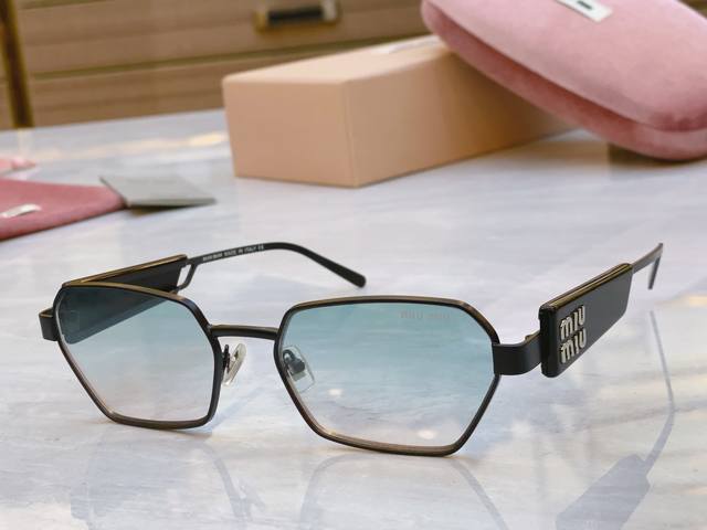 Miu Mi* 缪缪新款太阳镜，Model:Mu53Wx，Size：57口19-145