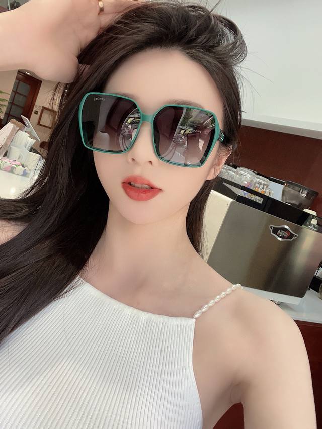 Hermes 爱马仕 2025开春新款原版出货 网红超爆款经典奢华全球风[亲亲] 时尚方框太阳镜 气质非凡 经典连体大框款式太阳眼镜[篮球] 顶级品质 奢华Lo