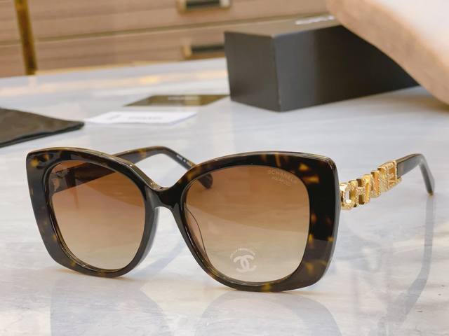 Chane* 香奈儿新款太阳镜，Model：Ch5422B，Size：53口17-145