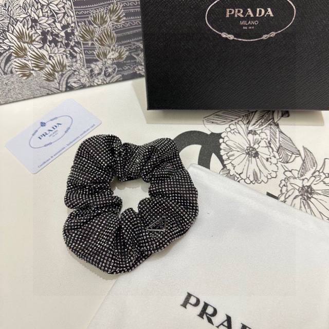 特 单个 配全套包装 Prada 普拉达 爆款满钻发圈，专柜款出货 一看就特别高档 超级百搭 必须自留