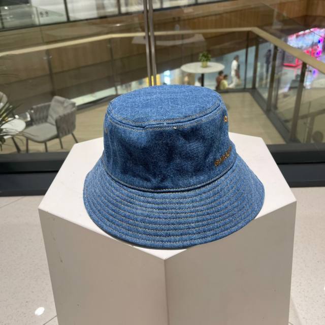 巴宝莉Burberry 原单，经典刺绣字母系列格子原单新品渔夫帽，超喜欢自留的，赶紧入手哦！