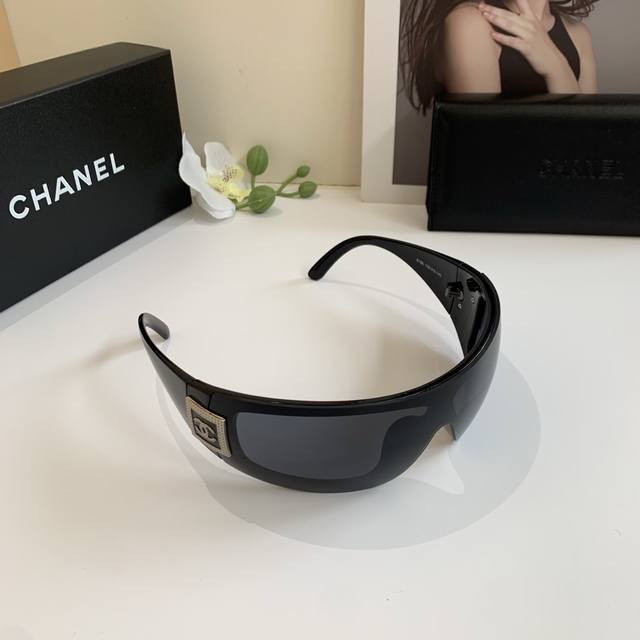 Chanel 香奈儿 新款一体片小香风太阳镜 时尚法式氛围复古防紫外线墨镜 出行驾驶眼镜！
